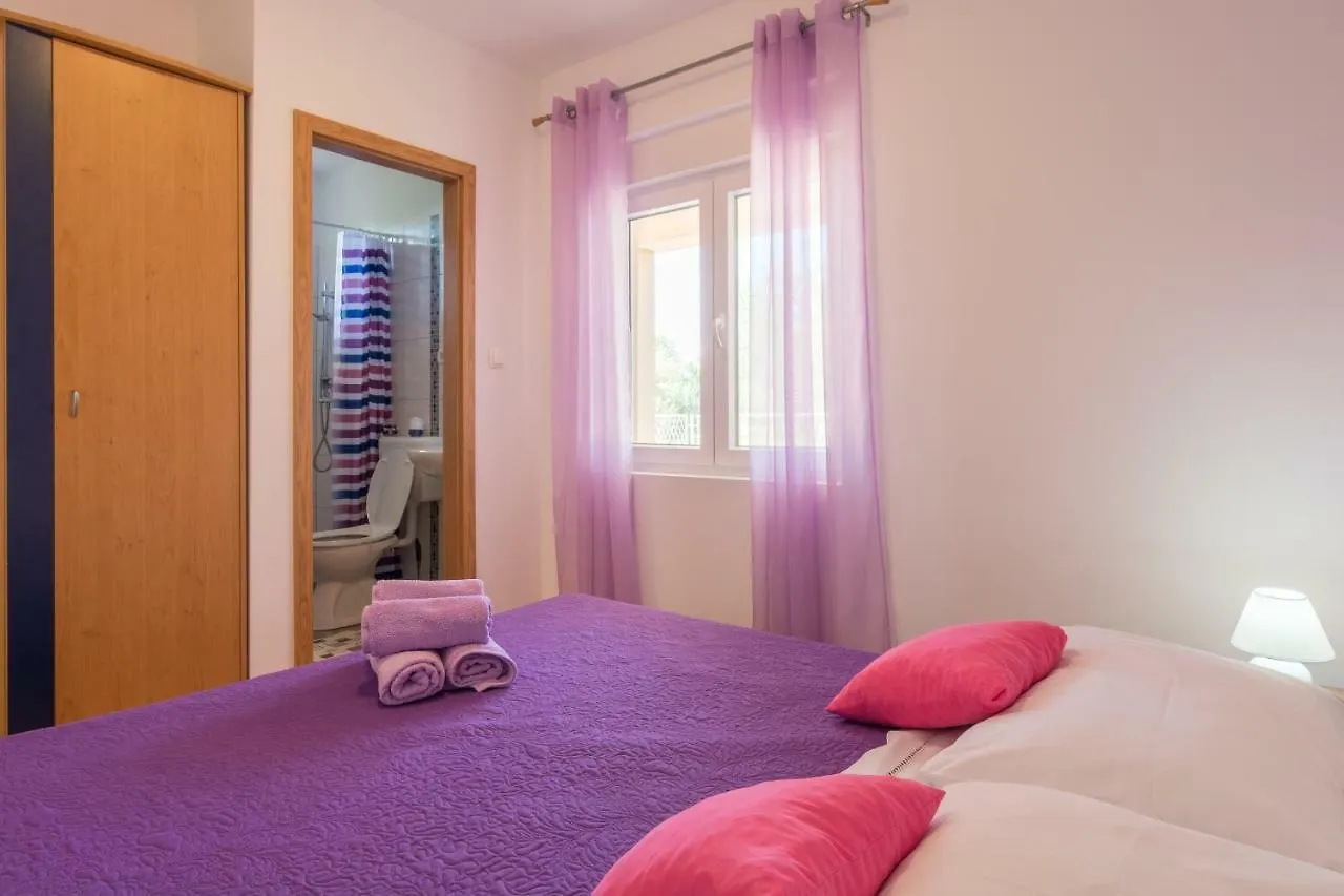 Apartments Lotus Sukošan 0*,  Kroatië